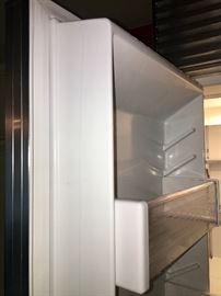 Side profile of subzero refrigerator showing door seals 