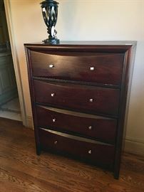 Contemporary design chest of drawers 