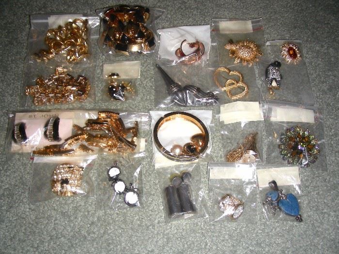 ALL JEWELRY IS KEPT OFFSITE UNTIL THE MORNING OF THE SALE