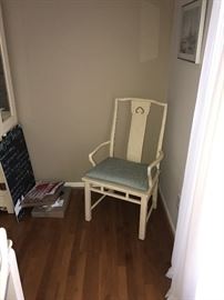 CREAM DINING TABLE WITH 2 EXTRA LEAVES AND 6 CHAIRS