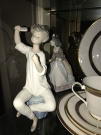 LLADRO GIRL WITH BRUSH
