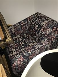 UPHOLSTERED CHAIR