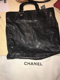 VINTAGE CHANEL BLACK LEATHER TOTE