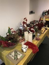HOLIDAY DECOR'