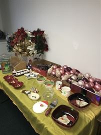 HOLIDAY DECOR'