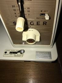 SINGER SEWING MACHINE