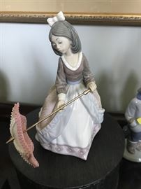 COLLECTIBLE LLADRO FIGURINES-Lady with Parasol #5210