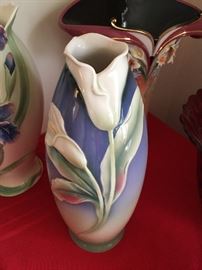 DECORATIVE VASE