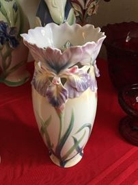 DECORATIVE VASE