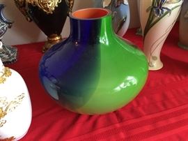 DECORATIVE GLASS VASE