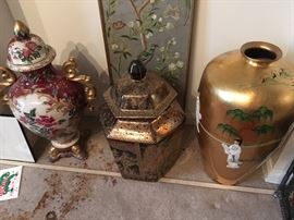 DECORATIVE URNS