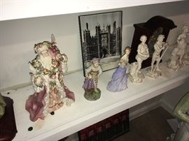 FIGURINES