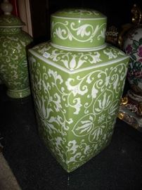 DECORATIVE URN