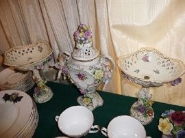 DECORATIVE FLORAL COMPOTES, URN