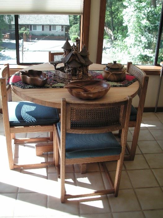 Oak kitchen table & 4 chairs, monkey pod items
