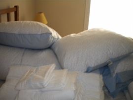 Laura Ashley bed ensemble 