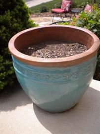 1 or 2 large flower pots