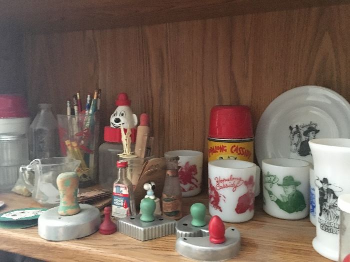 just tons of vintage antique collectibles 