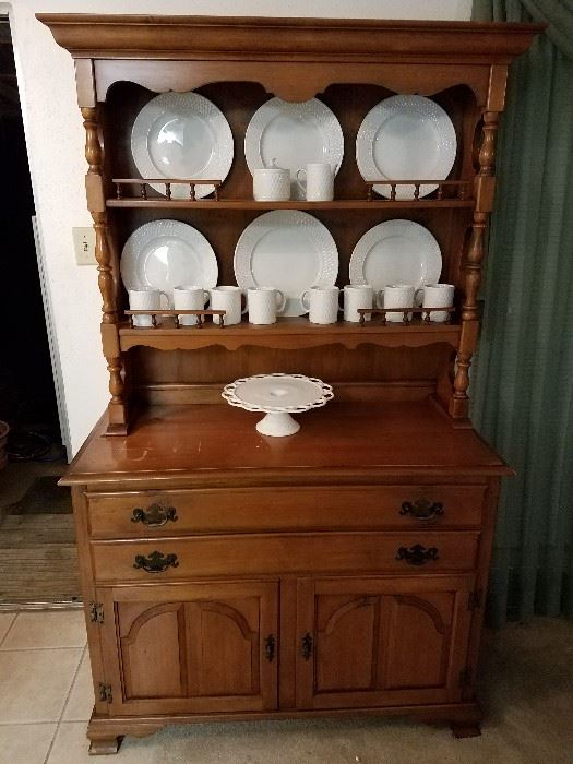 Maple China Hutch by Kling Furniture