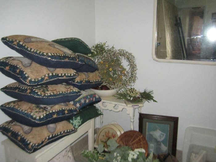 Christmas cushions - small vintage furniture