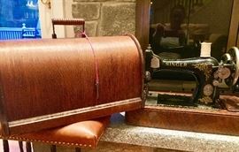 The wooden lid is in perfect condition.