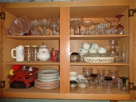 Vintage Pyrex dishes