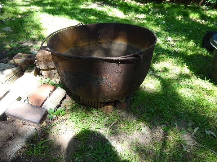 cast iron large kettle Caldron