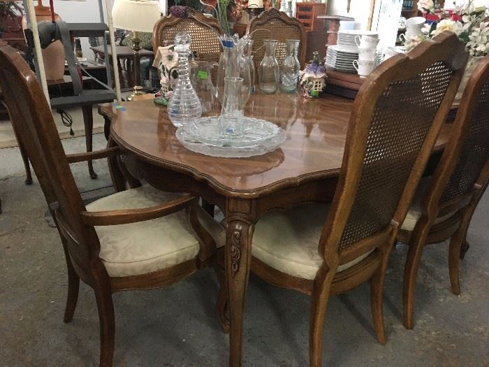 dining room table with 6 chairs