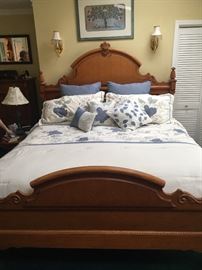 Victorian by Lexington         
Bedroom 5 Piece Set Bed frame and California King Mattress