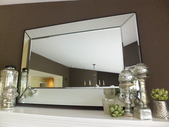 What a great mirror and very heavy with bronze around the outside edge.