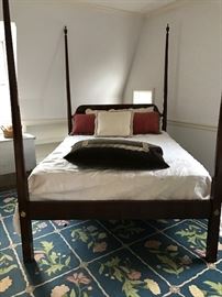 Full Size Poster Bed Henkel Harris