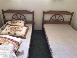 Vintage wagon wheel twin beds (four total)