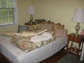 Full bed, Crystal lamps, Night stands and Bed linens.