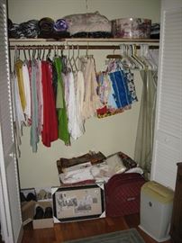 Table cloths, Blankets and throws.