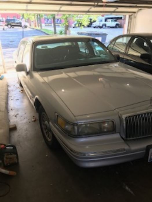 1996 Lincoln Town Car….Taking on site bids only