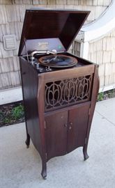 1920s Senora Mahogany Floor Model Phonograph
