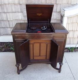 1930s Victrola Mahogany Floor Model Phonograph  ...1st Electric !