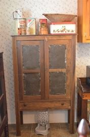 Beautiful Antique American Pie Safe