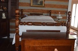 Gorgeous 4 Poster Antique Bed in Beautiful Condition. 