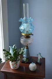 Antique Alladin Lamp almost a combination of the Orientale and Vase Styles that Alladin made