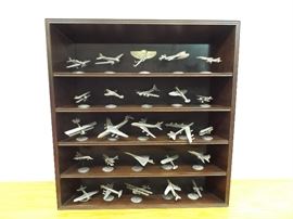 1987 Franklin Mint "The World's Greatest Aircraft" Set of 25 Pewter Airplanes on Display Shelf