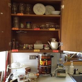 Kitchen items, some vintage items