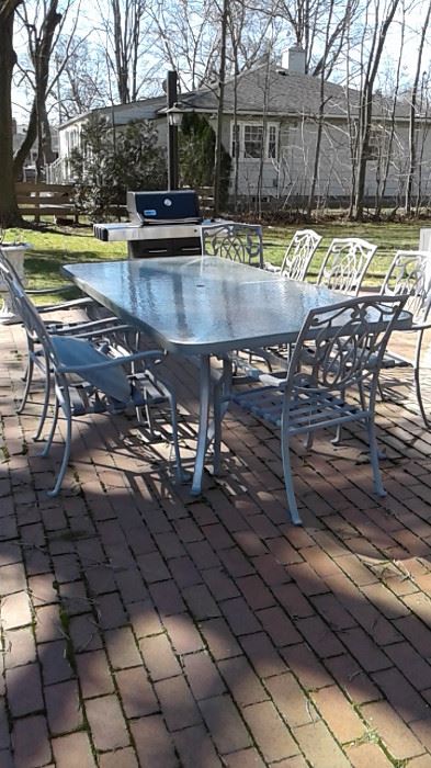 109 Table Chairs Outside Patio Consignment Store  Once and Again  Madison Montville NJ