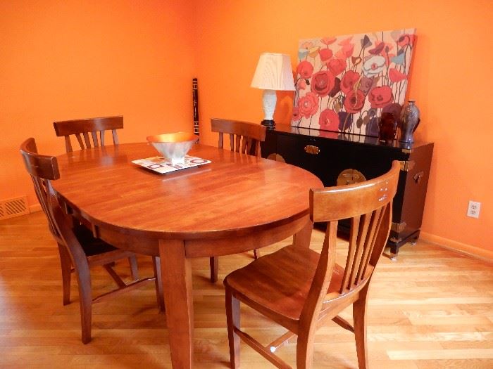 A PERFECT SIZE DINING ROOM OR KITCHEN TABLE AND 4 CHAIRS