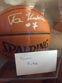 Toni Kukoc signed basketball 