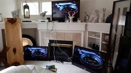 we have 4 flat screen tvs (bottom left) Sony NSXGT40 Google tv, (top) Sanyo 1080p, (bottom right)SANYO 50842  and  in other photo 4) SAMSUNG SMART TV UN55E6500F all working great
