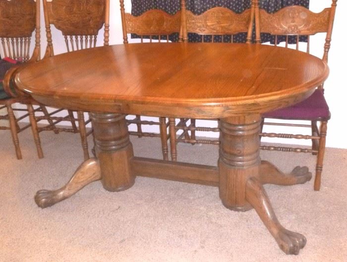 vintage/antique oak dining table with claw feet, 6 chairs and 2 leafs 9seating for 12)