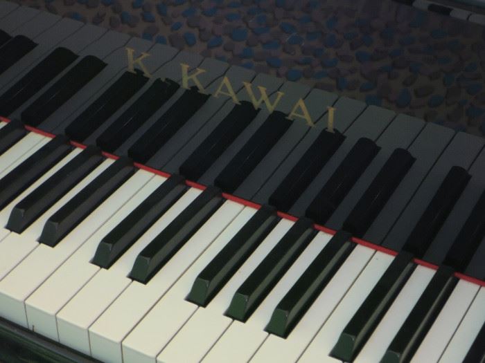 Kawai G3 40 Ebony Grand Piano w/ Player System.         6' 1"