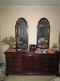 Triple dresser with double mirror