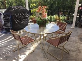 Outdoor Round Table with 4 Chairs                                      